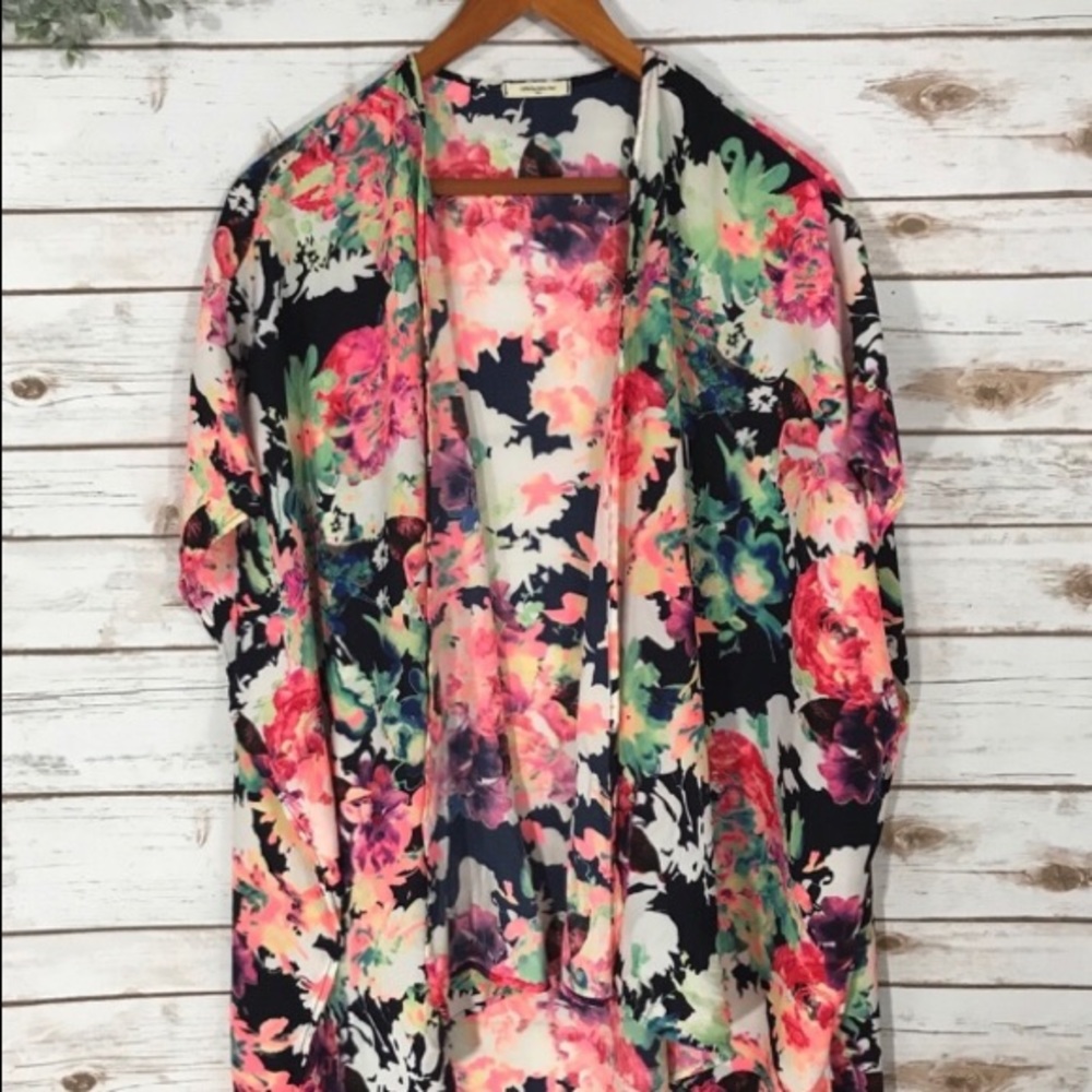 NWOT Bright watercolor floral kimono